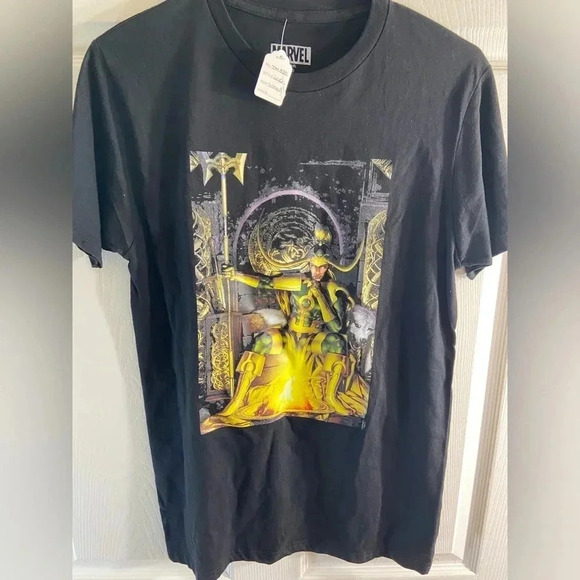 Marvel - Loki on Throne - Small T Shirt - BNWT ๐ฆ๐ฆโโฌ๐ - Picture 6 of 6
